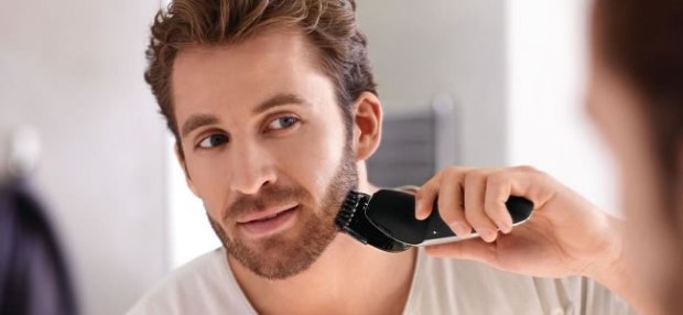 homem-fazendo-a-barba